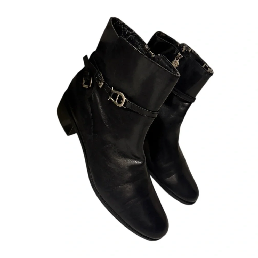 Etienne Aigner Carriage ankle boot in black leather Elegant Ankle Boots